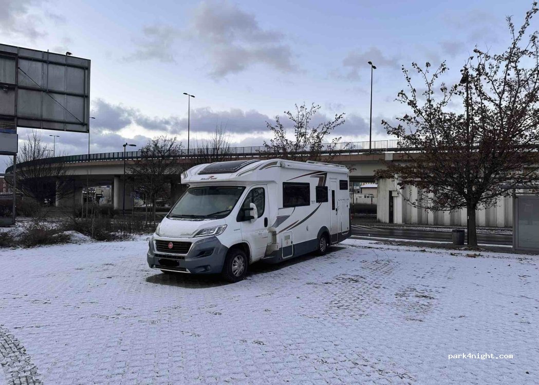 (30-901) Krakow - Rakowicka — foto