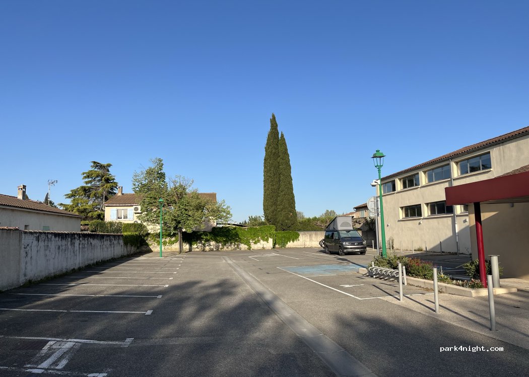 (13670) Verquières - Chemin des Ecoliers — foto 2