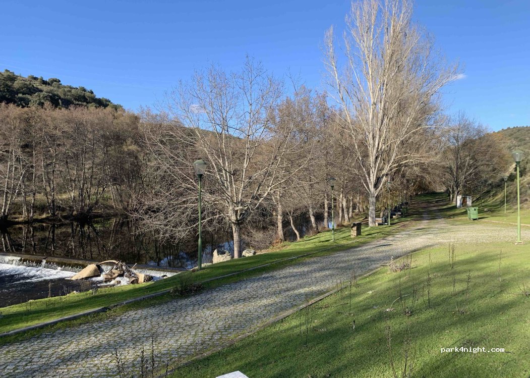 (5230-232) Algoso, Campo de Víboras e Uva - — foto