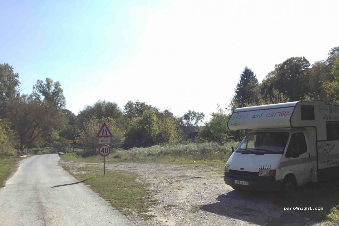 (31328) Lug - Unnamed Road — foto