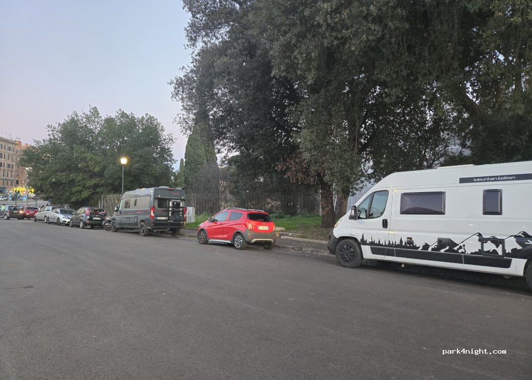 (00183) Rome - Unnamed Road — foto