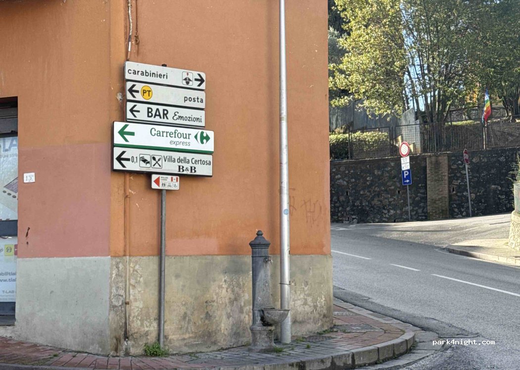 () Gambassi Terme - Piazza Giuseppe di Vittorio — foto