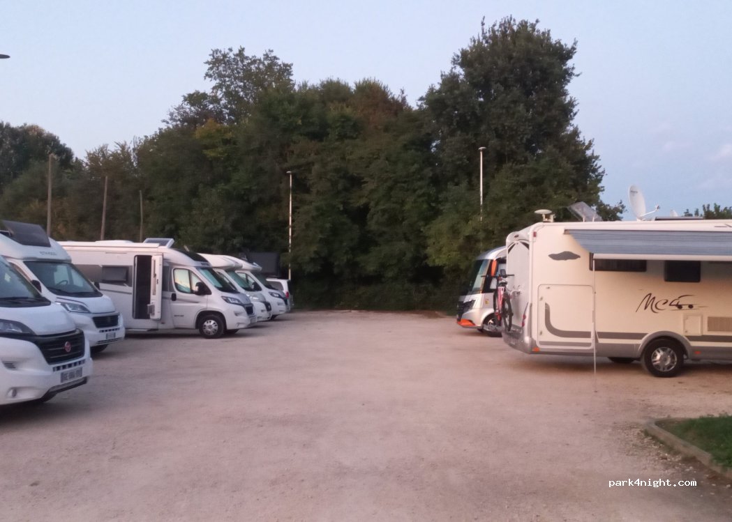 Area Sosta Camper - Il Graticolato — foto