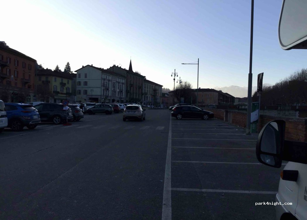 (12084) Mondovì - Piazza Ellero — foto