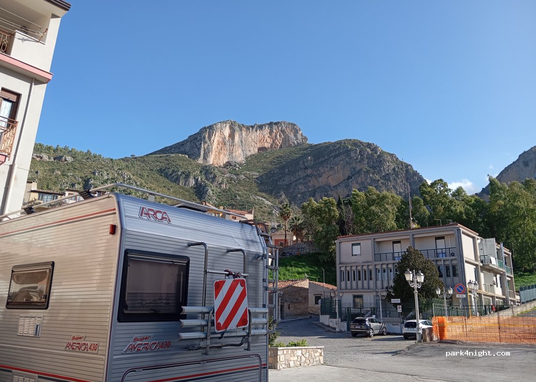 (90013) Collesano - Via Monte Asalone — foto