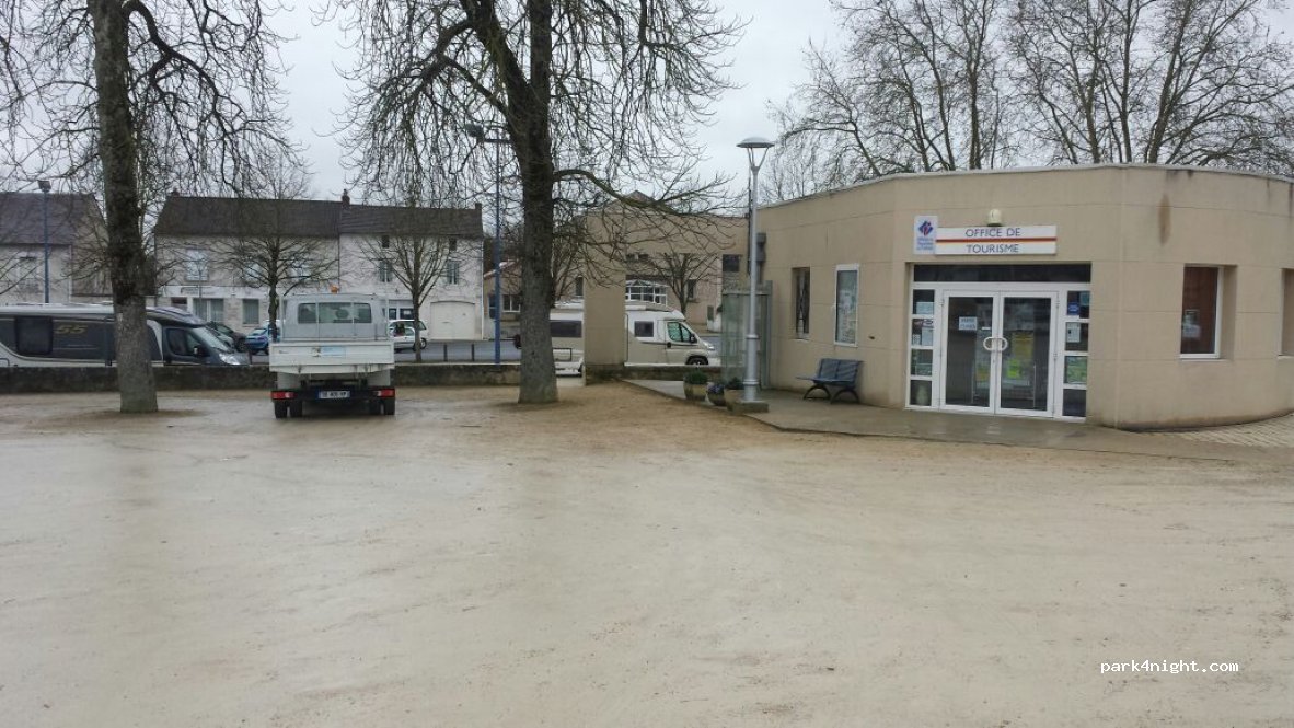 (86320) Lussac-les-Châteaux - 12 Rue du Quai — foto