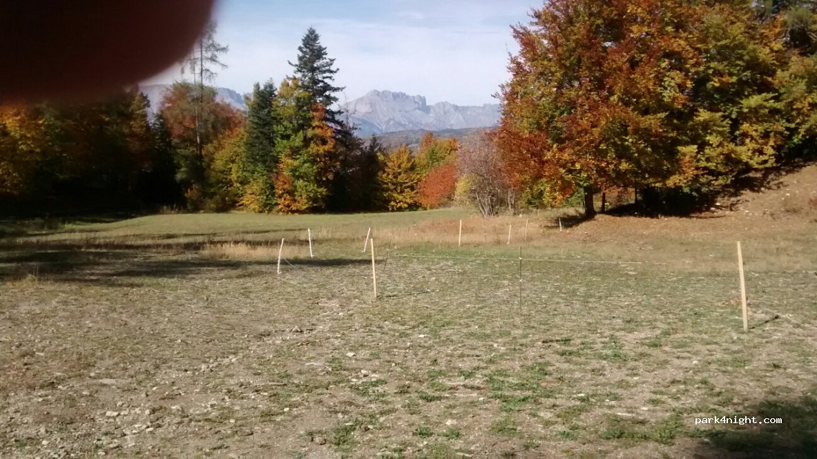 (05260) Saint-Léger-les-Mélèzes - Unnamed Road — foto