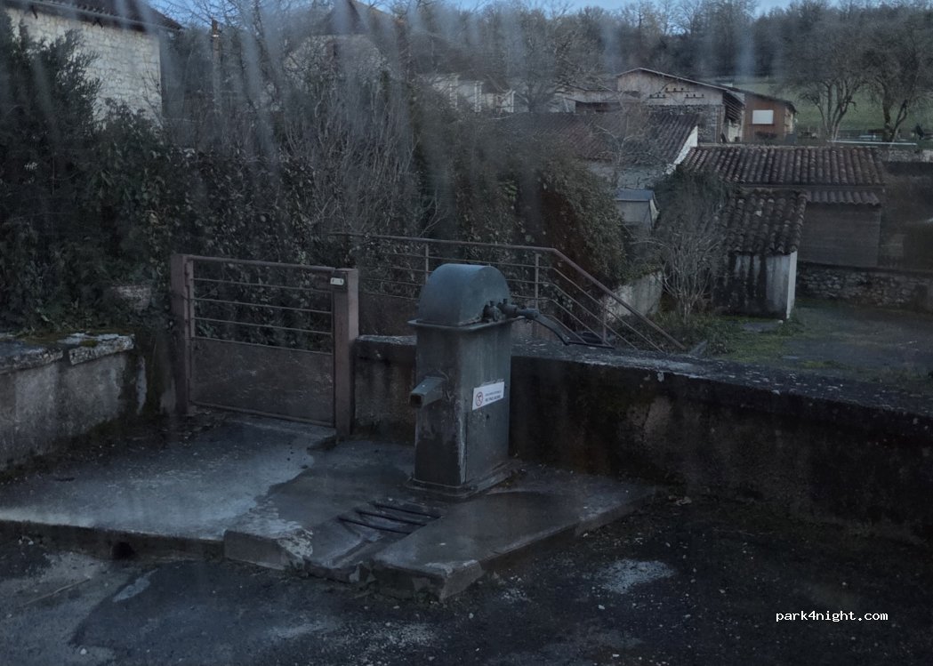 (46150) Boissières - D 9 — foto