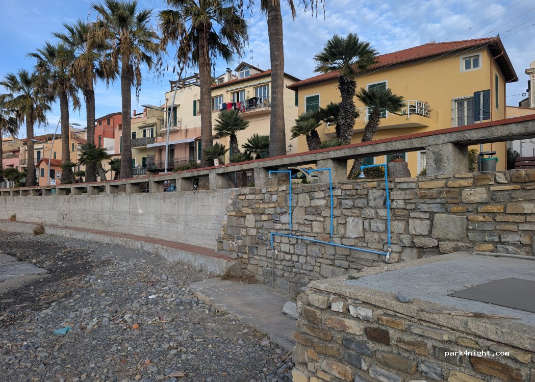 (18015) Riva Ligure - Via Martiri della Libertà — foto