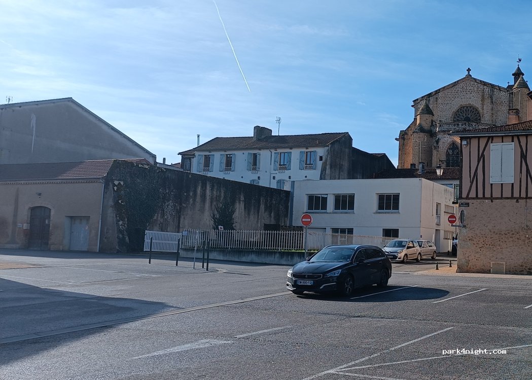 (32300) Mirande - Rue Sérignac — foto
