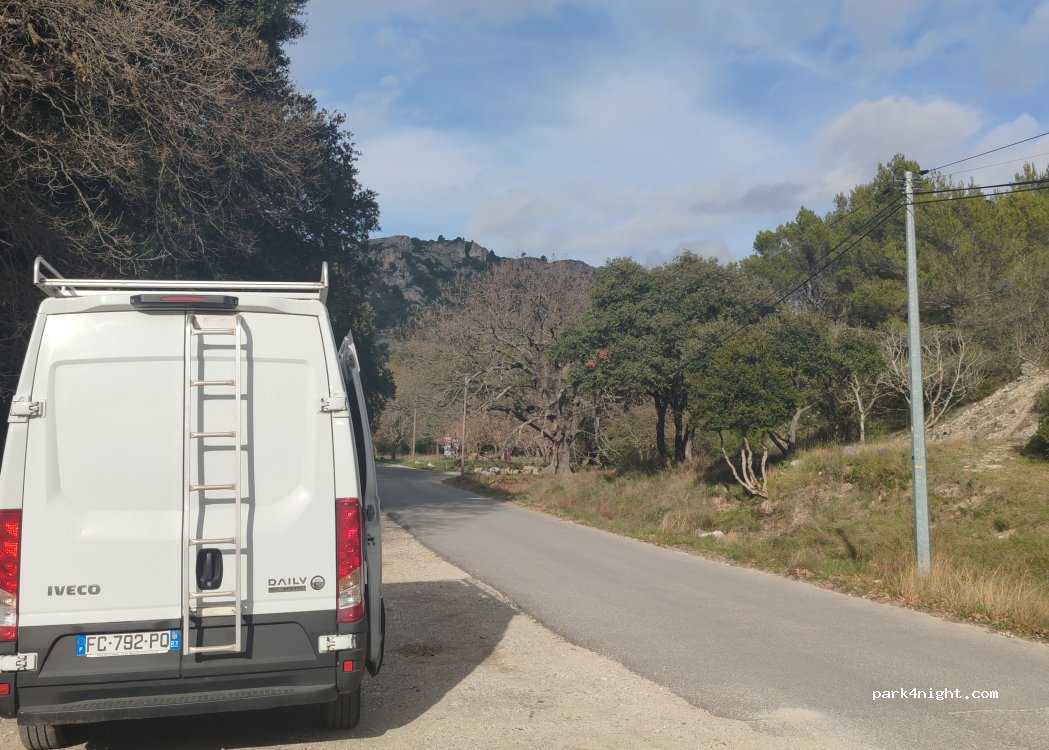 (84460) Mérindol - Chemin de Rioufret — foto