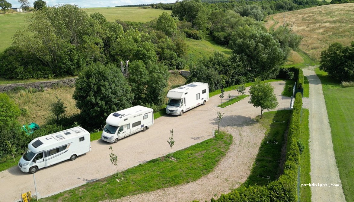 Ihr Camperstellplatz im Grünen — foto