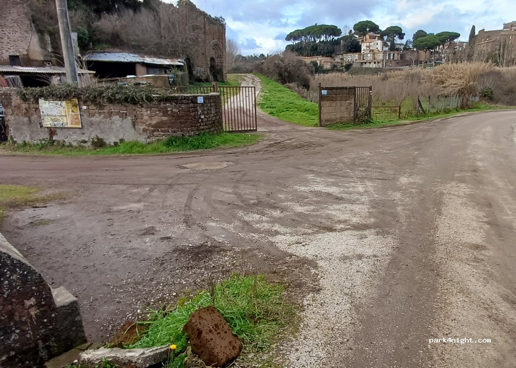(01015) Sutri - Strada Capo Ripa — foto 2
