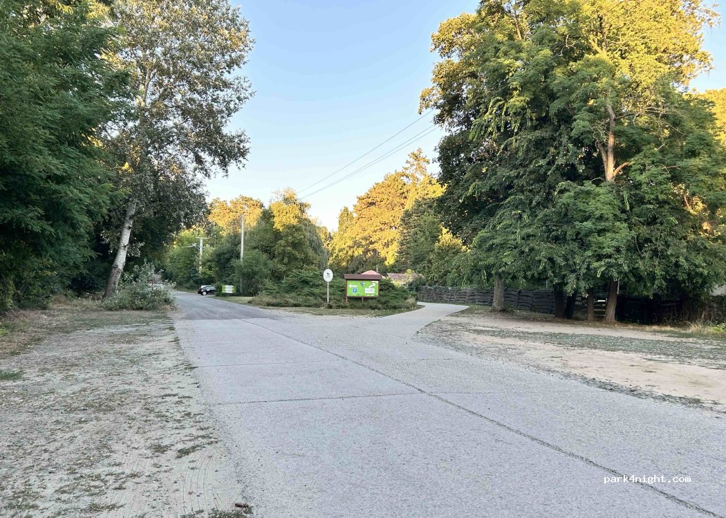 (2100) Gödöllő - Unnamed Road — foto