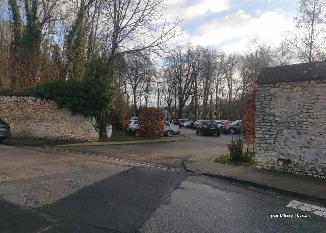 (27140) Gisors - Rue des Fontaines — foto 2