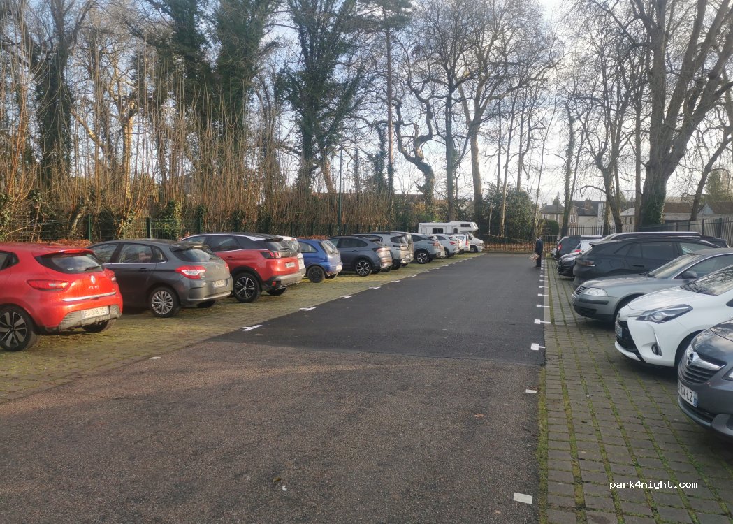 (27140) Gisors - Rue des Fontaines — foto 3