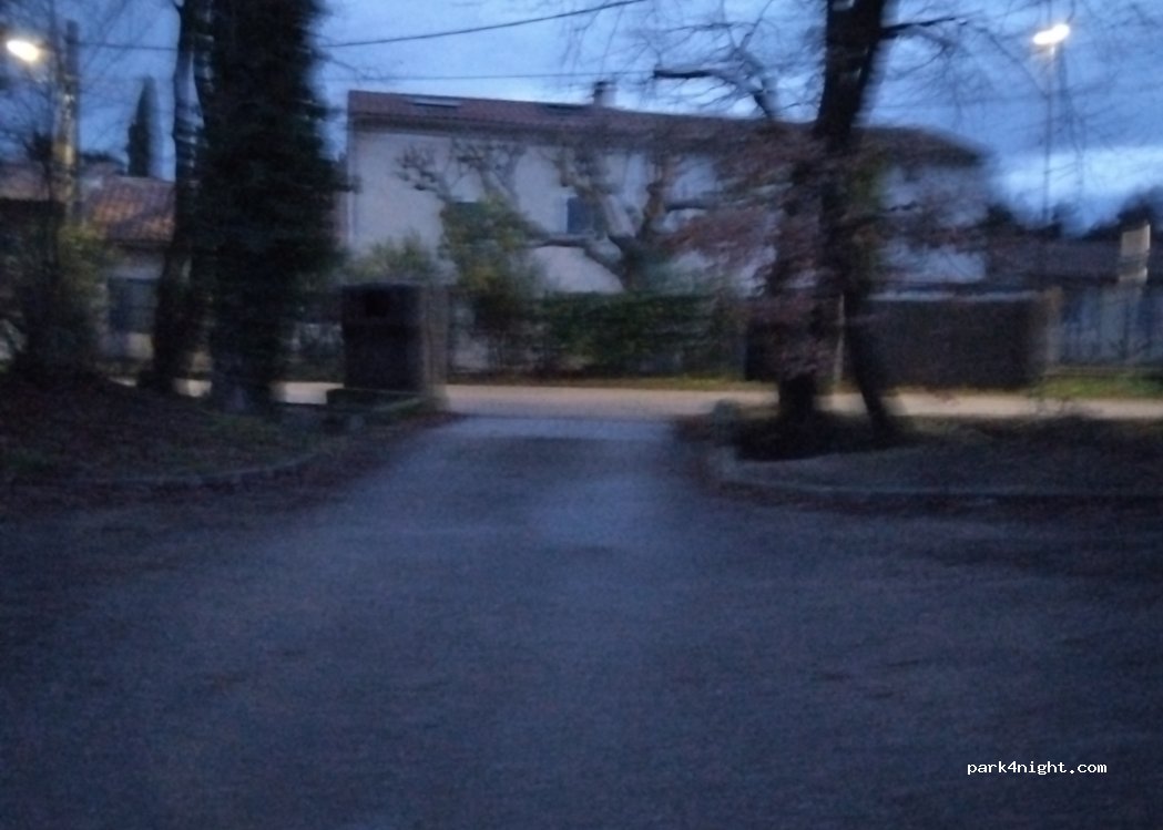 (84870) Loriol-du-Comtat - Chemin de Sauzette — foto