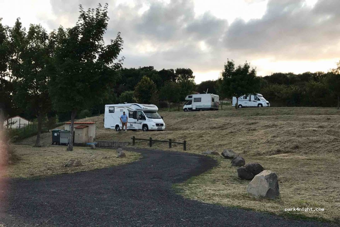 (63320) Tourzel-Ronzières - Le Clos — foto 2