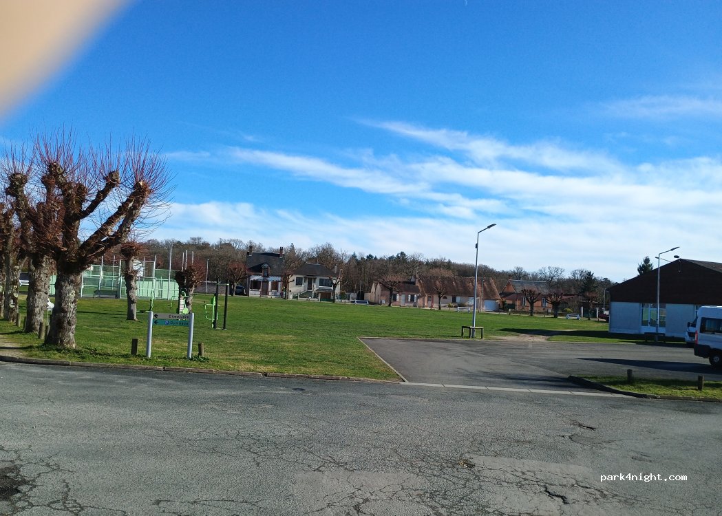 (41600) Nouan-le-Fuzelier - Rue des Tilleuls — foto