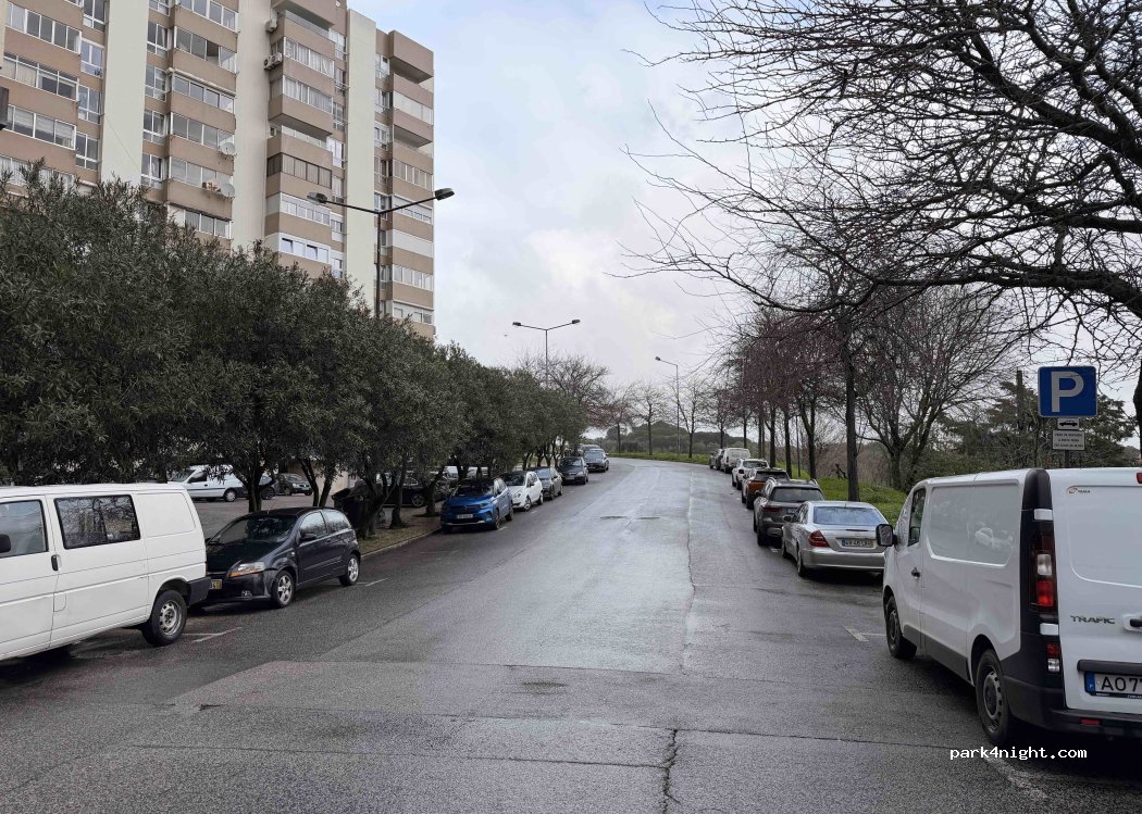 (1900-410) Areeiro - Rua Sarmento de Beires — foto 3