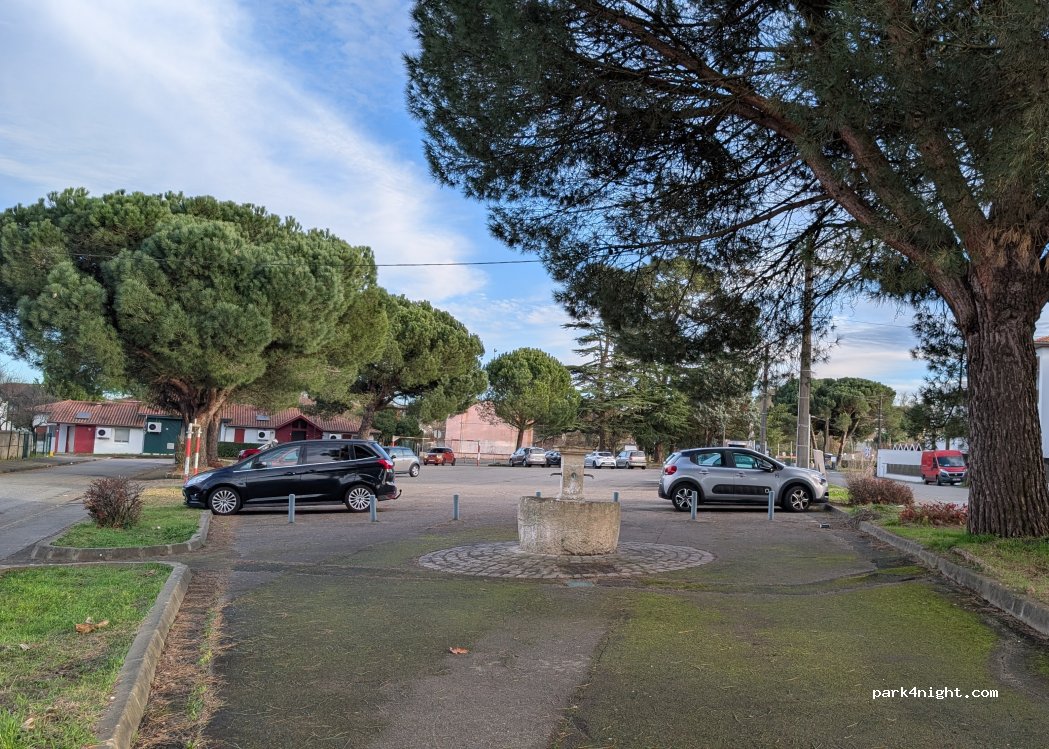 (40100) Dax - 94 Av. Francis Planté — foto