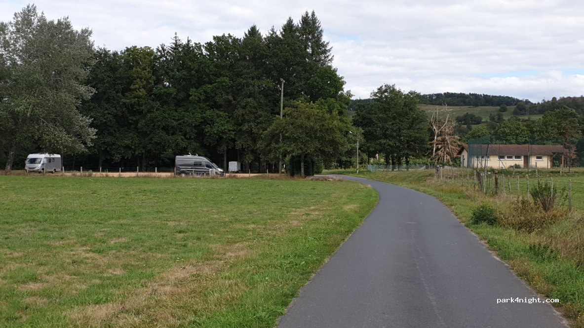 (63520) Saint-Dier-d'Auvergne - La Latte — foto 2