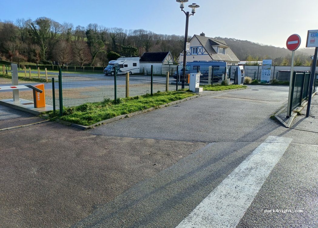 (76790) Étretat - Rue Guy de Maupassant — foto 4