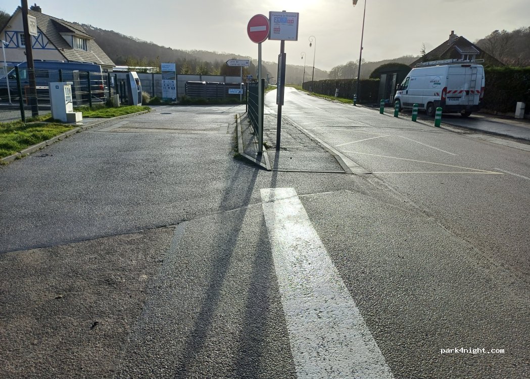 (76790) Étretat - Rue Guy de Maupassant — foto 5