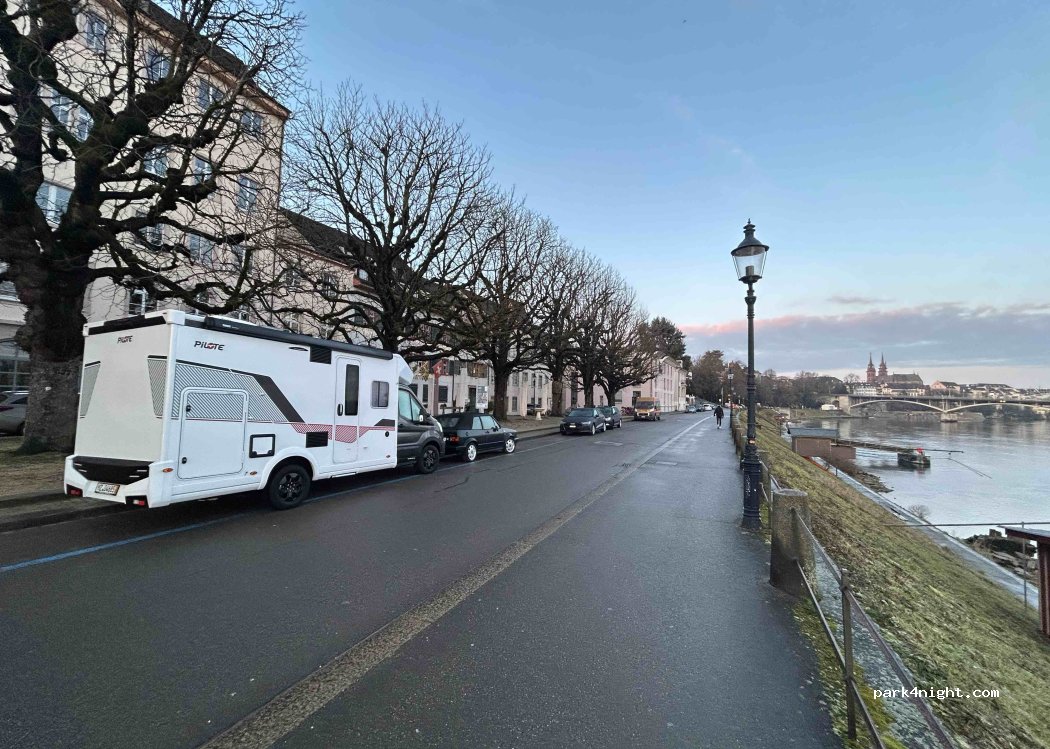 (4070) Basel - St. Alban-Rheinweg — foto