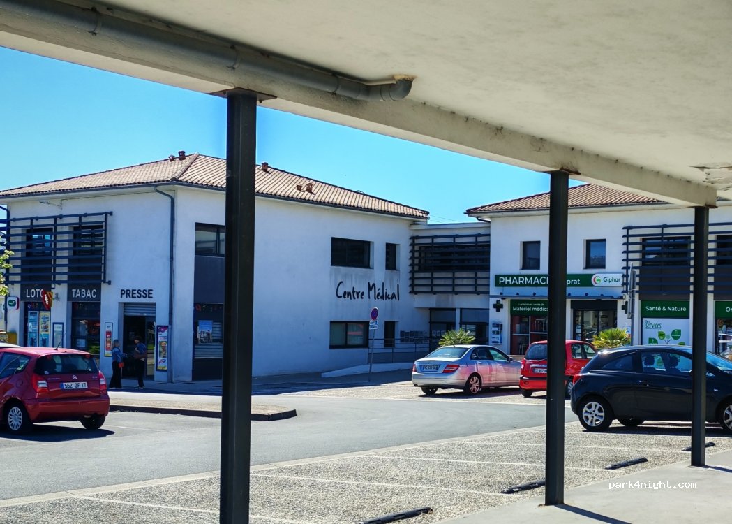 (17000) La Rochelle - Rue de la Bergerie — foto 5