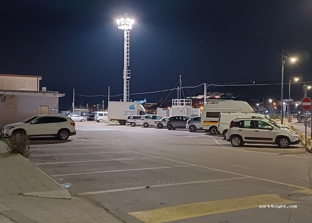 (04024) Gaeta - Piazza Santi Cosma e Damiano — foto