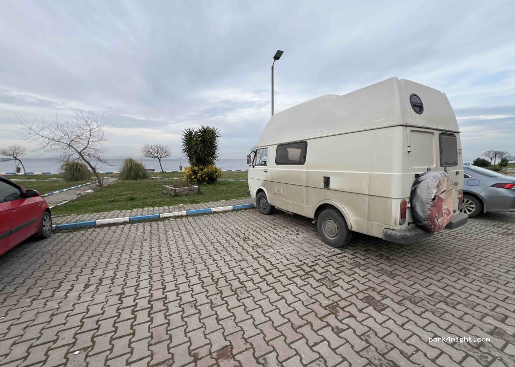 (77300) Koru - Unnamed Road — foto