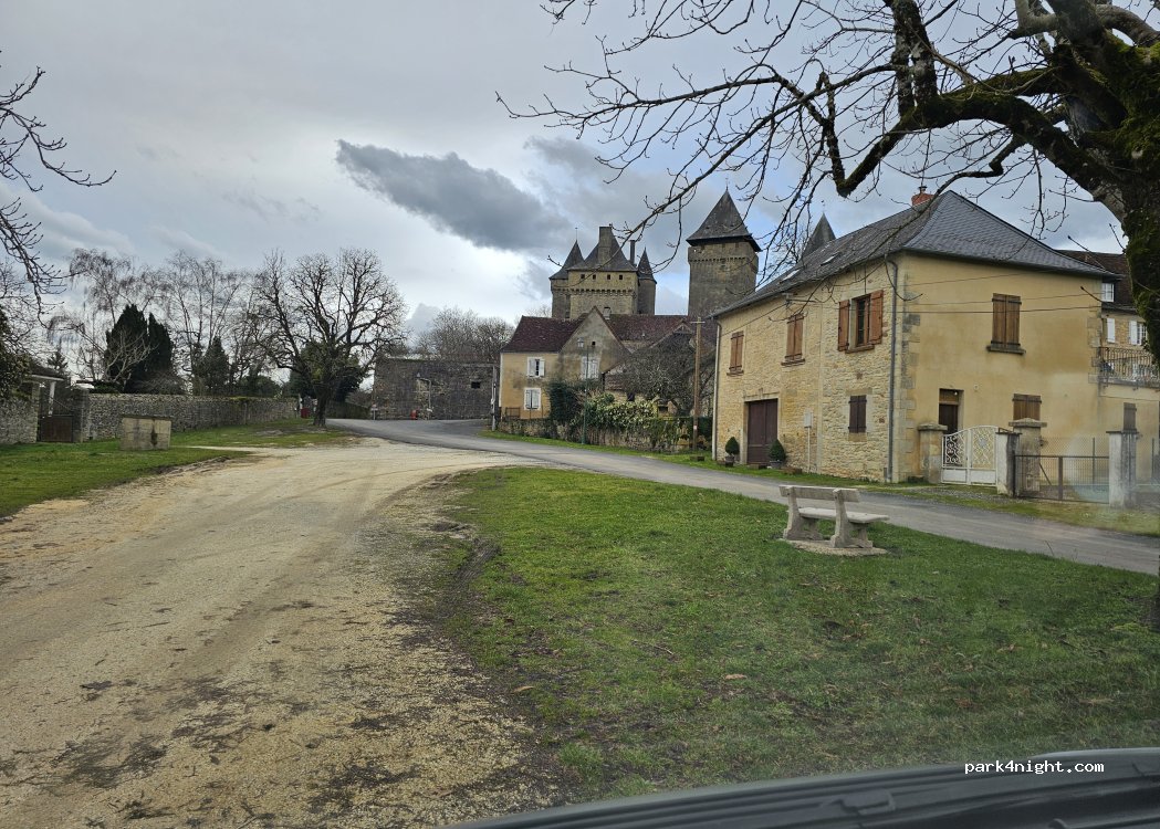 (24390) Badefols-d'Ans - Pl du Foirail — foto