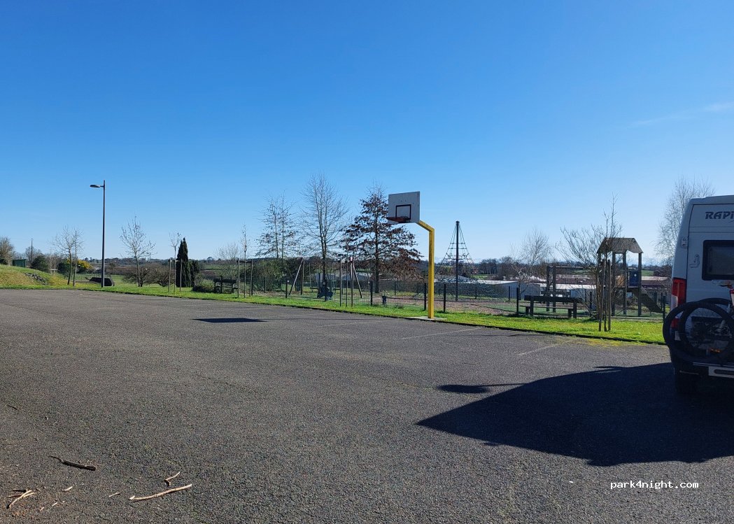 (40500) Montaut - Avenue des Sports — foto
