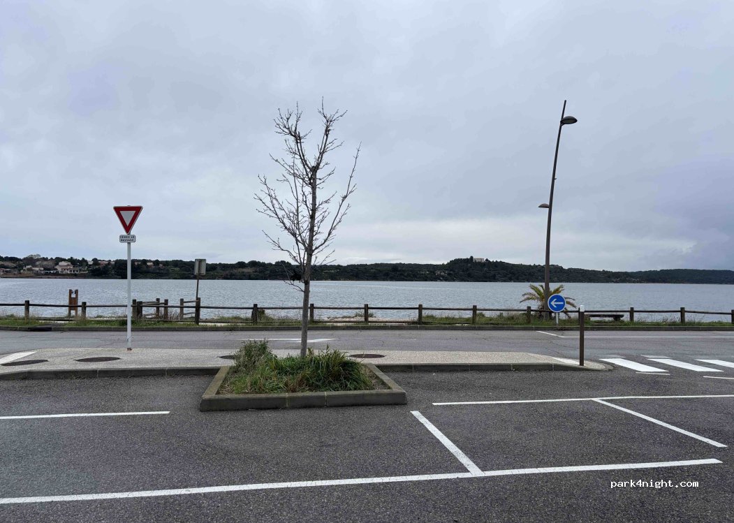 (13270) Fos-sur-Mer - Av. René Cassin — foto 2