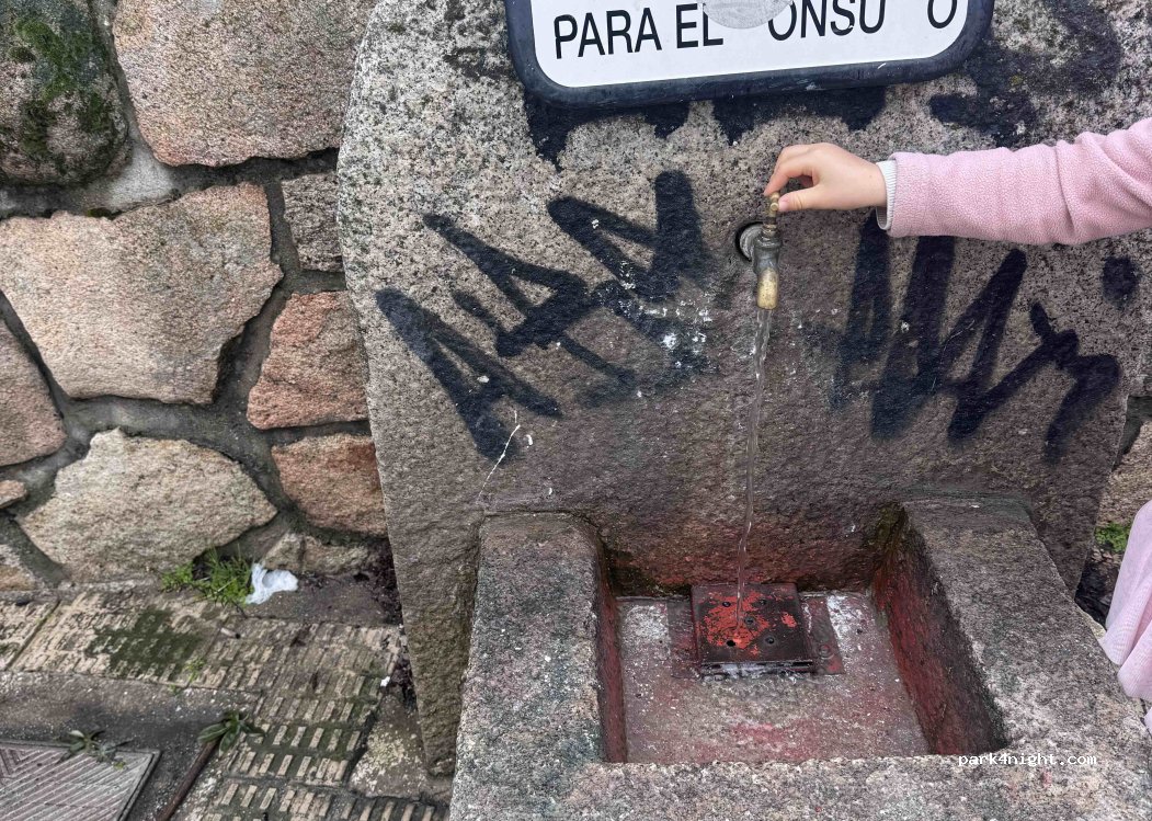 (28751) La Cabrera - Calle del Amor — foto