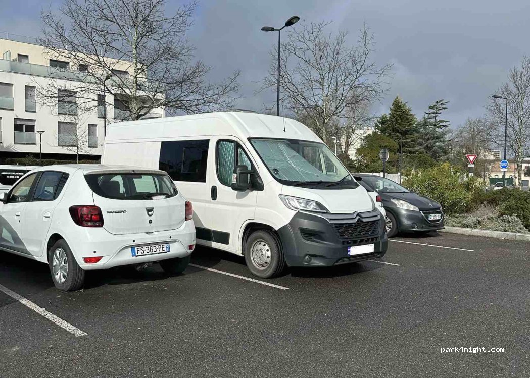 (33000) Bordeaux - Rue du Tauzin — foto
