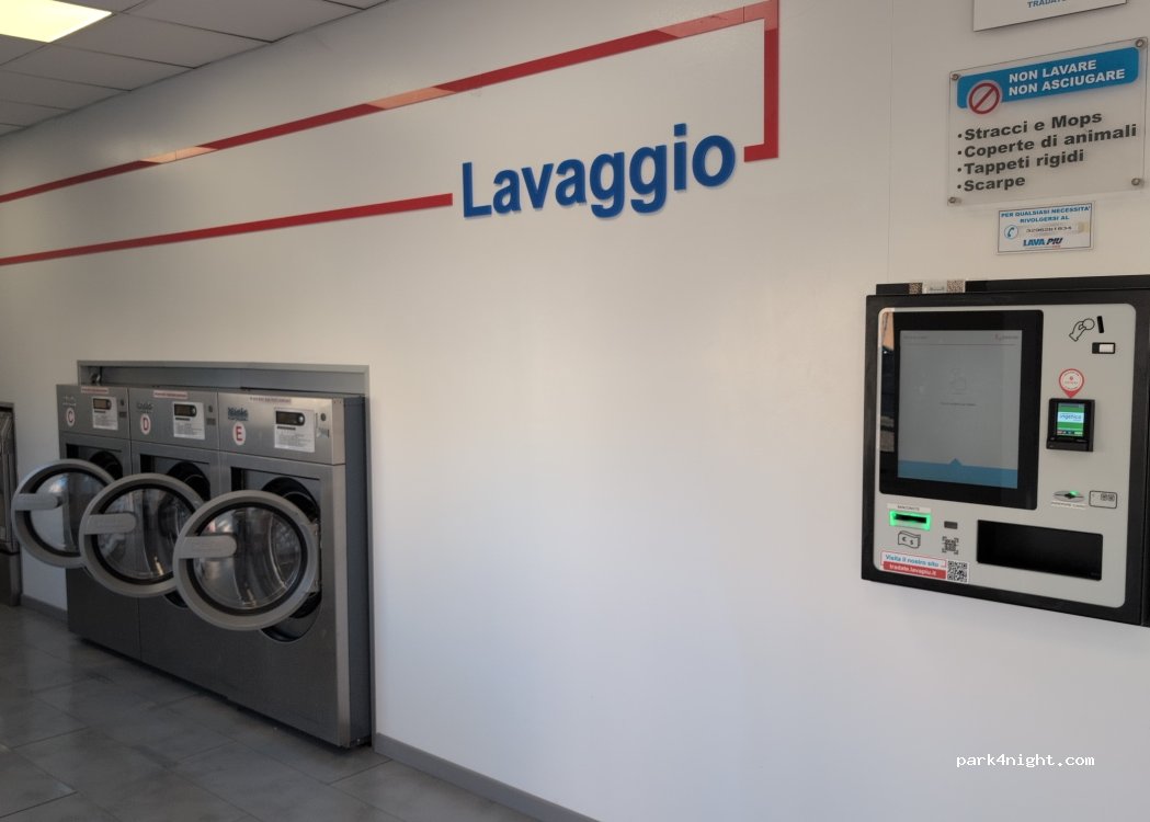 (21049) Tradate - Via Quattro Novembre — foto
