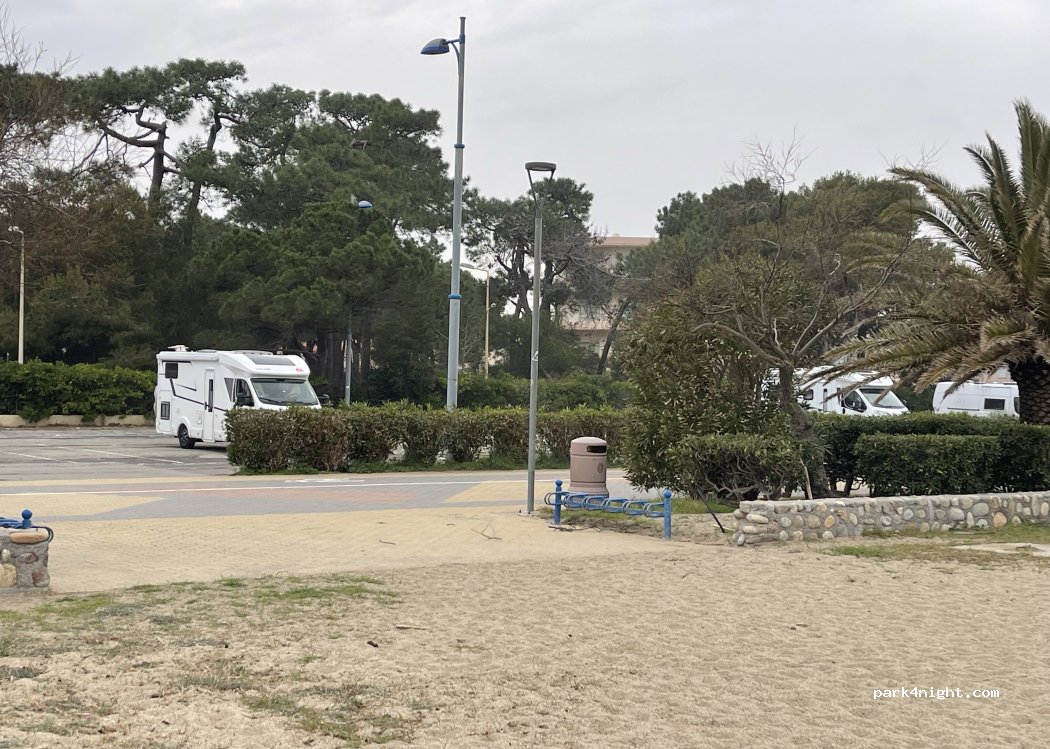 (66700) Argelès-sur-Mer - Allée des Pins — foto 3