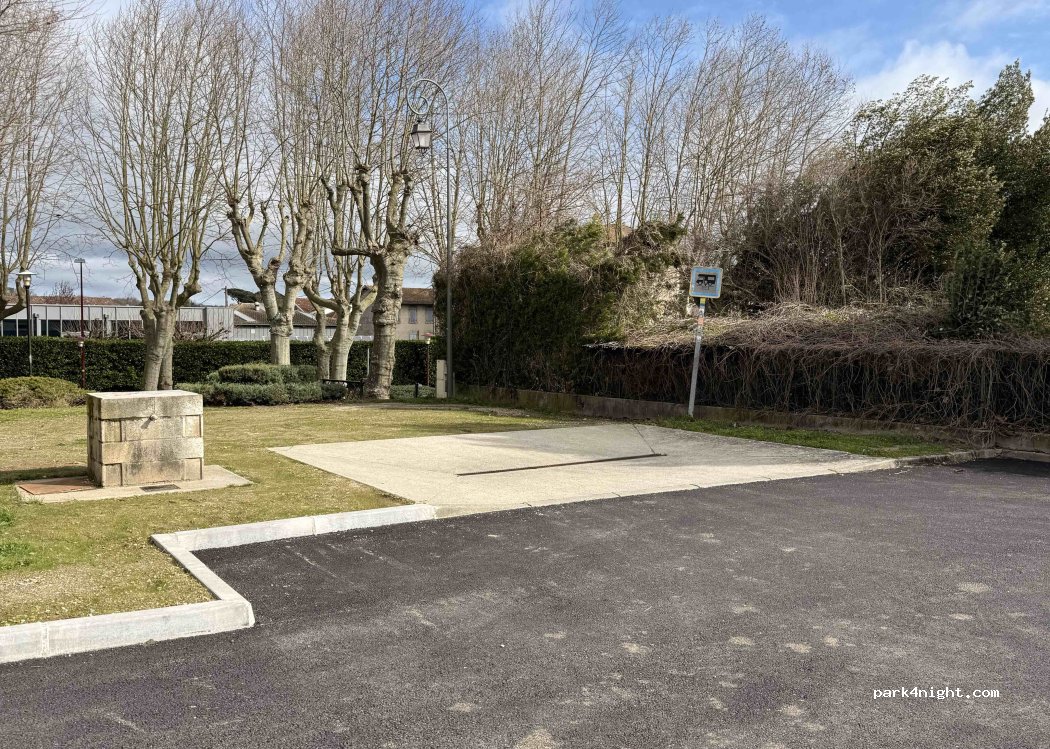 Aire de camping-car Mirepoix — foto