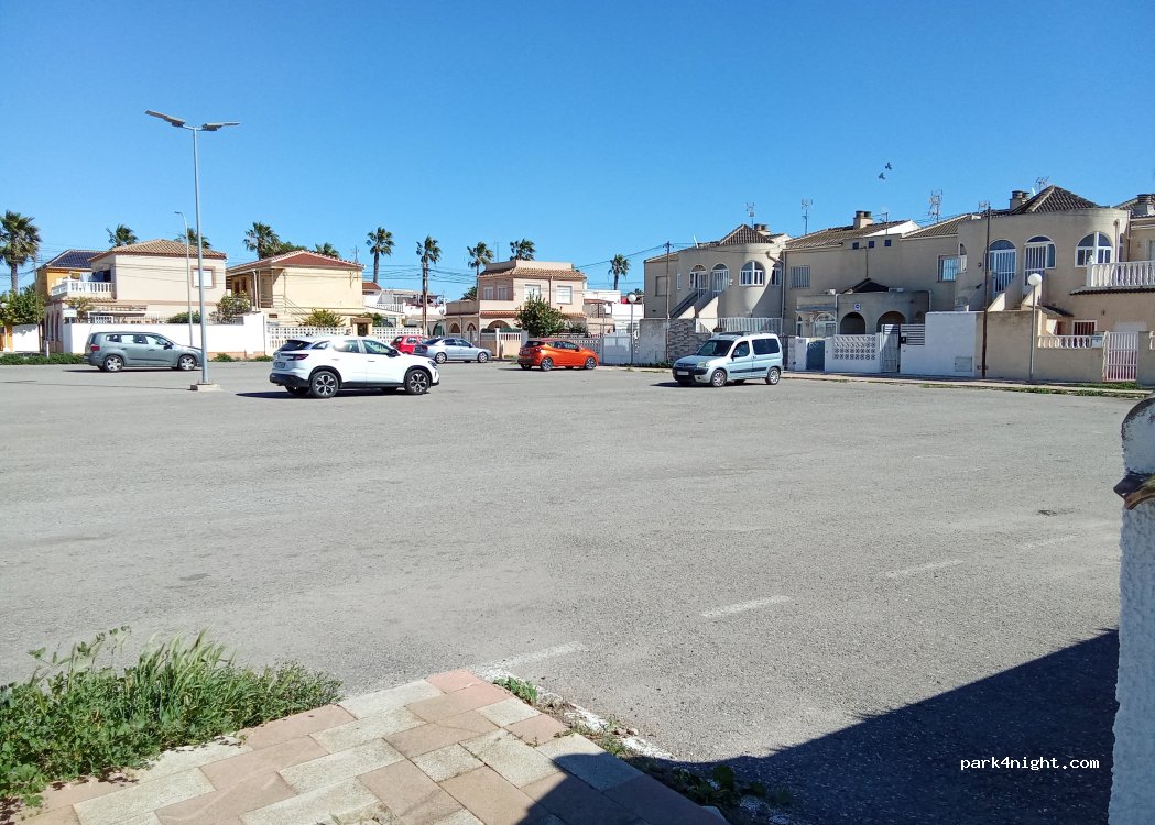 (32000) Los Alcázares - Calle Zeus — foto 2