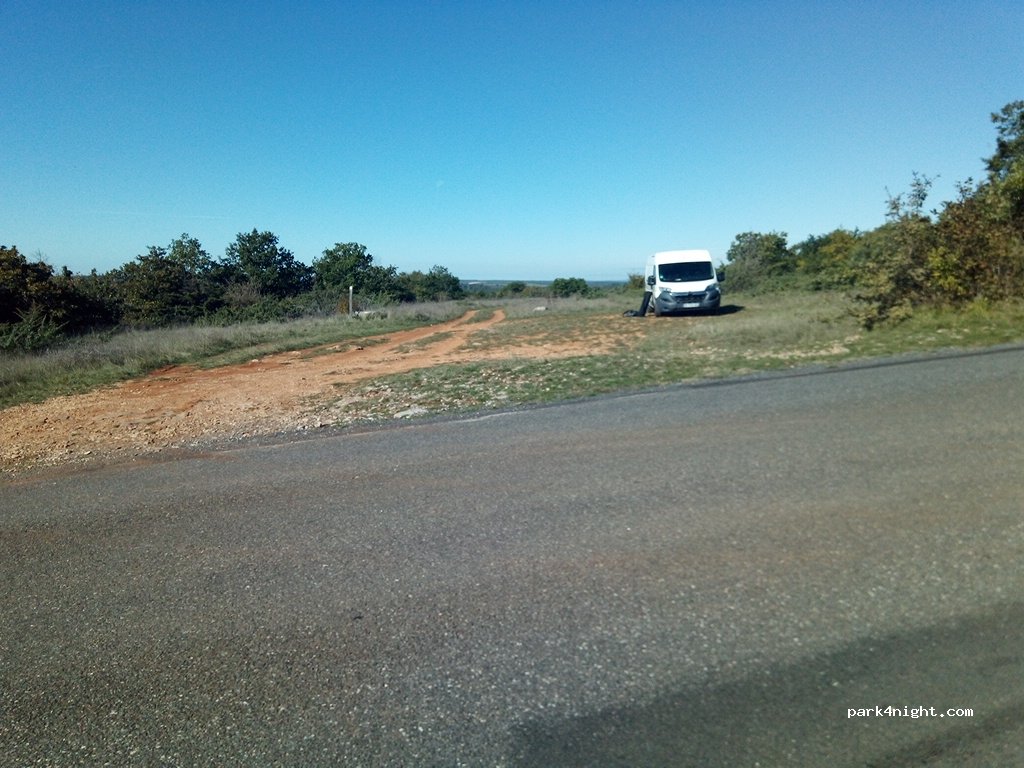 (12630) Montrozier - Unnamed Road — foto