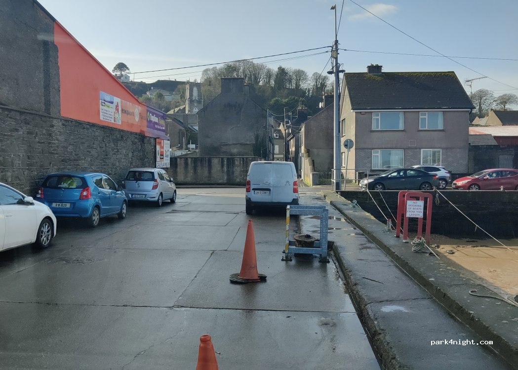 (P36 TA44) Youghal - MacDonald's Quay — foto