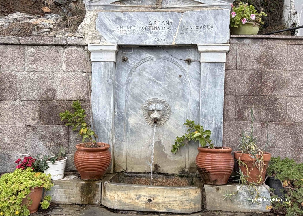 (18020) Agios Nektarios - Διακλάδωση Μονής Ζωοδόχου Πηγής — foto
