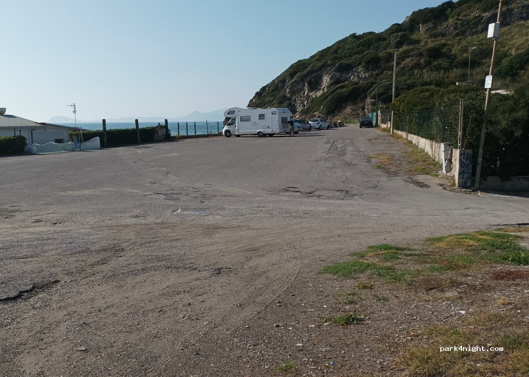 (04026) Minturno - Piazzale Giorgio Bassani — foto