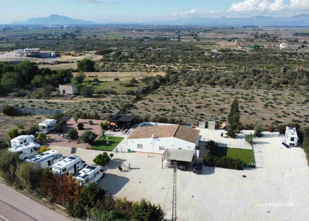 Caravan Park U Makaka /Área de autocaravanas — foto