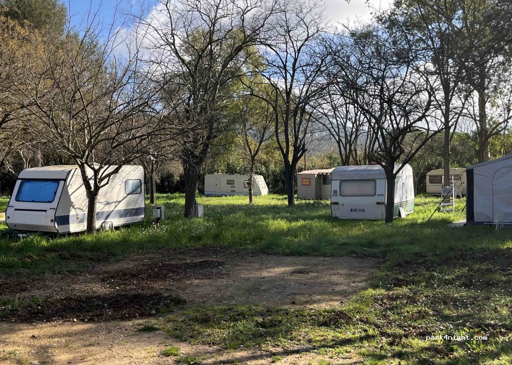 Camping Lou Cantadou — foto