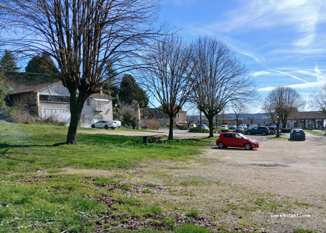 (16390) Aubeterre-sur-Dronne - Rue du Minage — foto