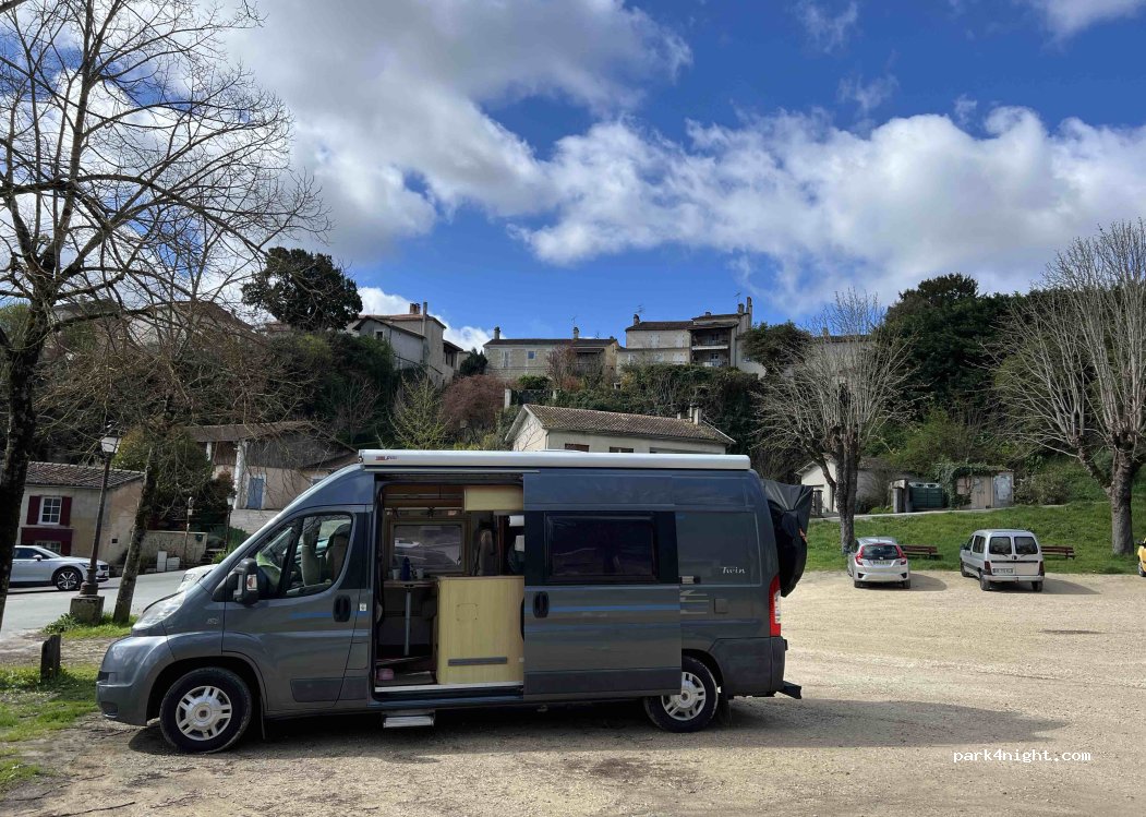 (16390) Aubeterre-sur-Dronne - Rue du Minage — foto 3