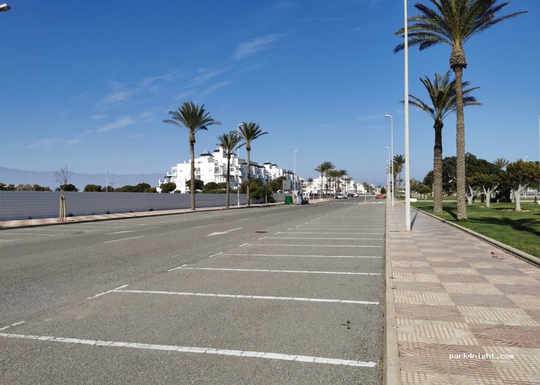 (04740) Roquetas de Mar - Avenida de la Ciudad de Cádiz — foto 3